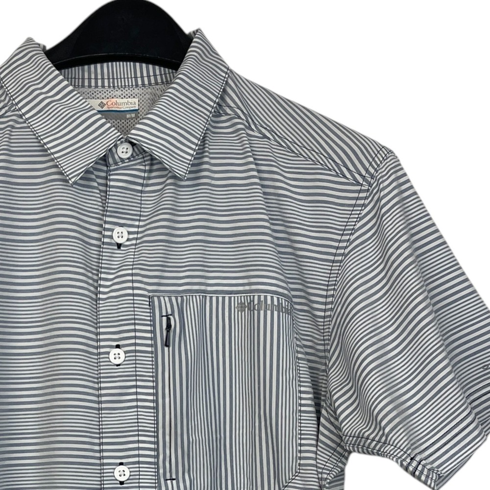 Columbia Omni Shade Mens M Blue Striped Short Sleeve Button Down Shirt AM4980
